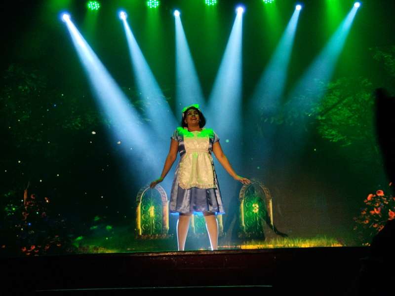 Alice in Paradise (6)