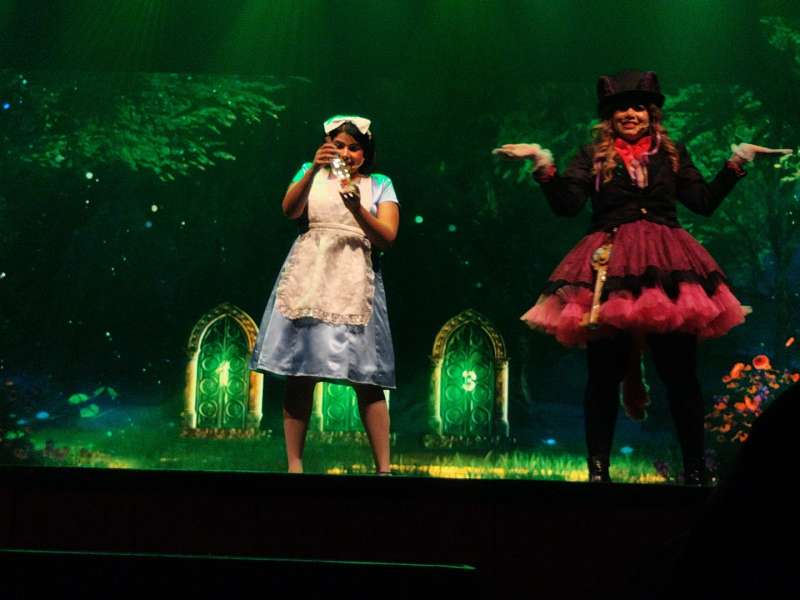 Alice in Paradise (8)